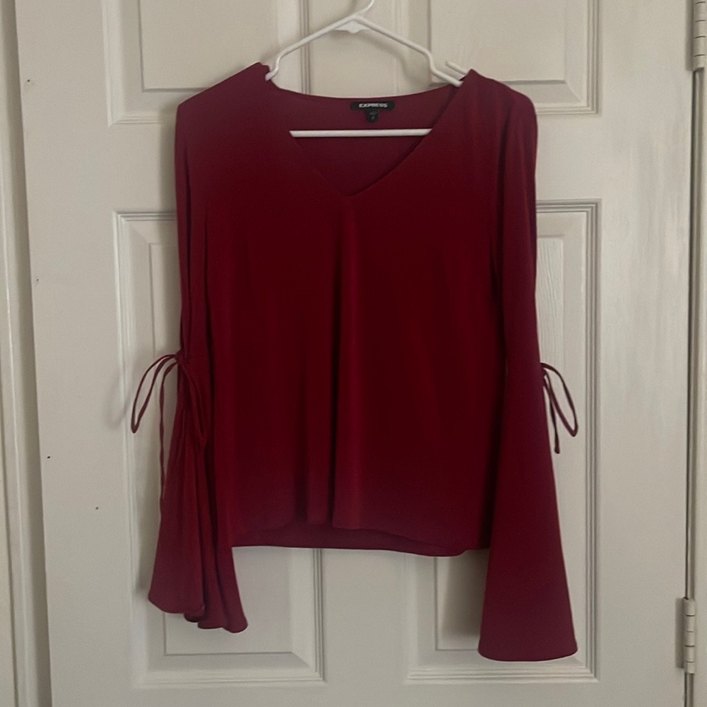 Express slit sleeve/ bell bottom sleeve top